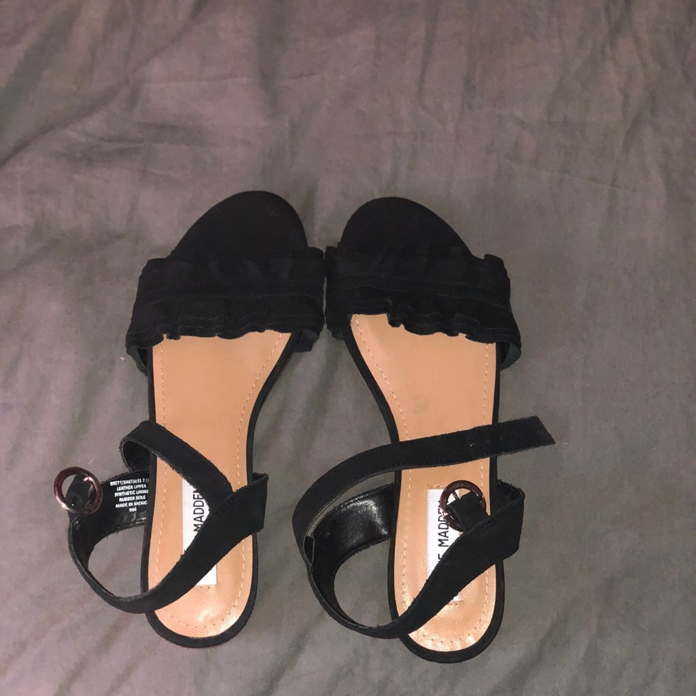 7.5 Steve Madden sandals!!